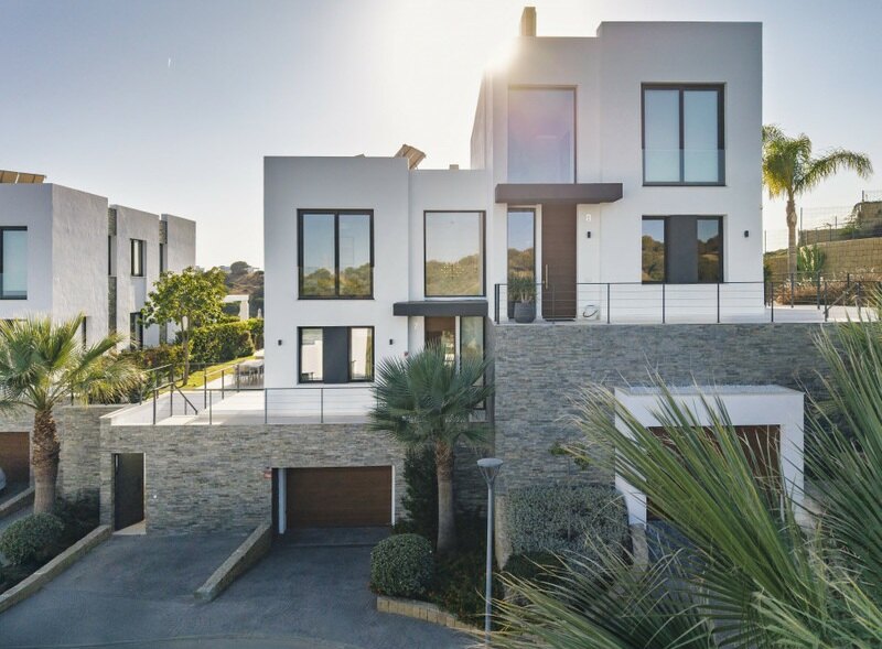 FOR SALE 🏡 Five-Bedroom Semi-Detached Villa with Private Pool and Golf Views – Cabopino, Marbella East 🇪🇸