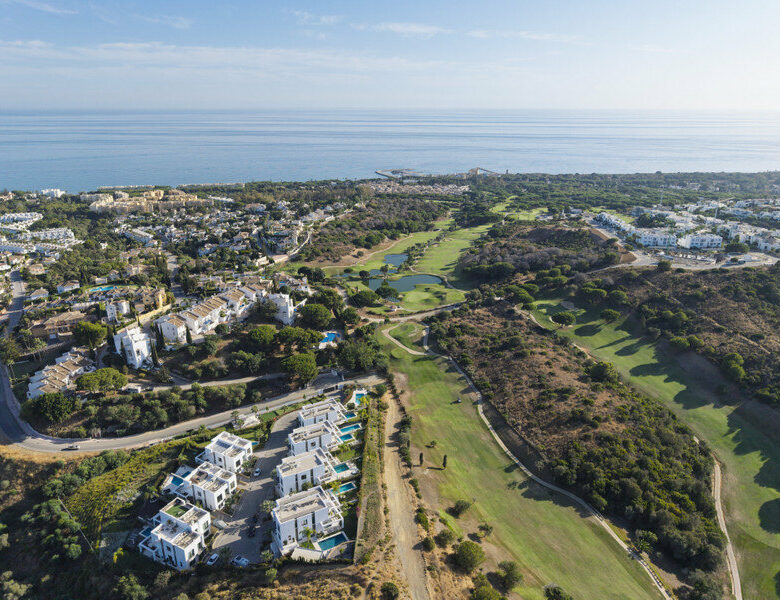 FOR SALE 🏡 Five-Bedroom Semi-Detached Villa with Private Pool and Golf Views – Cabopino, Marbella East 🇪🇸