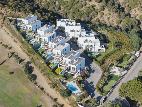 FOR SALE 🏡 Five-Bedroom Semi-Detached Villa with Private Pool and Golf Views – Cabopino, Marbella East 🇪🇸