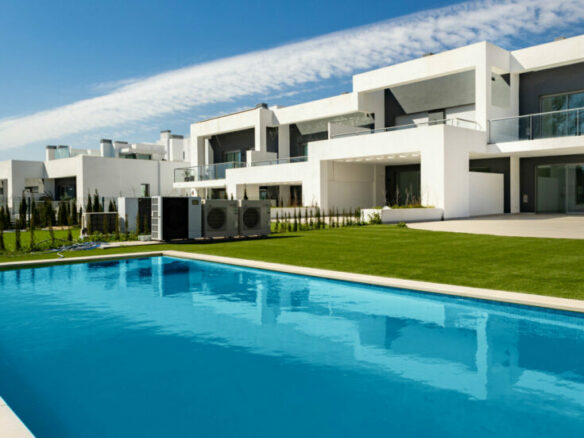 FOR SALE 🏡 Contemporary Corner Semi-Detached Villa with Private Pool and Basement – Guadalmina Alta, San Pedro de Alcántara 🇪🇸