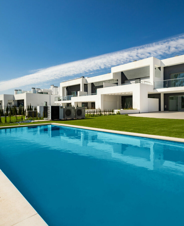 FOR SALE 🏡 Contemporary Corner Semi-Detached Villa with Private Pool and Basement – Guadalmina Alta, San Pedro de Alcántara 🇪🇸