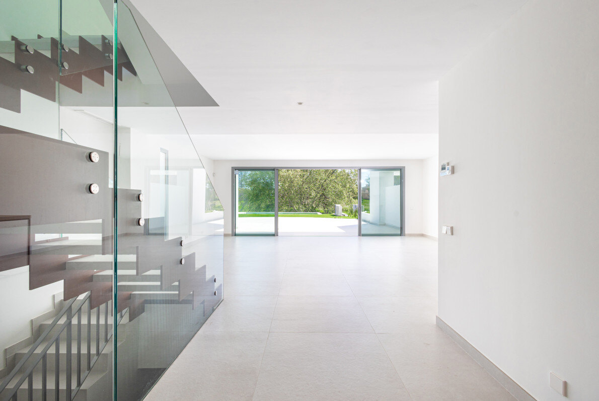 FOR SALE 🏡 Contemporary Corner Semi-Detached Villa with Private Pool and Basement – Guadalmina Alta, San Pedro de Alcántara 🇪🇸