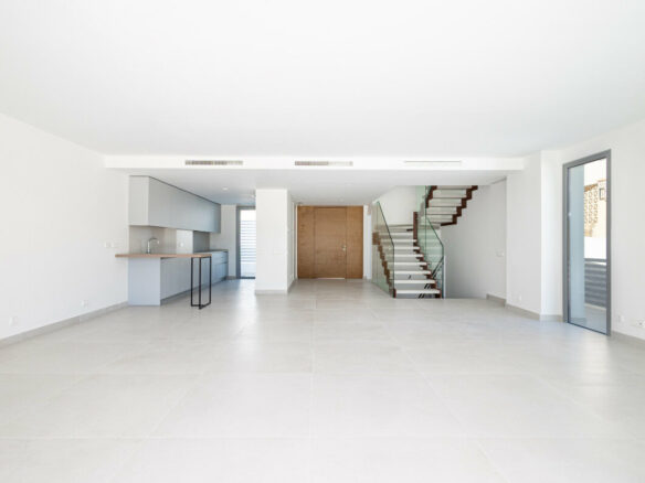 FOR SALE 🏡 Contemporary Corner Semi-Detached Villa with Private Pool and Basement – Guadalmina Alta, San Pedro de Alcántara 🇪🇸