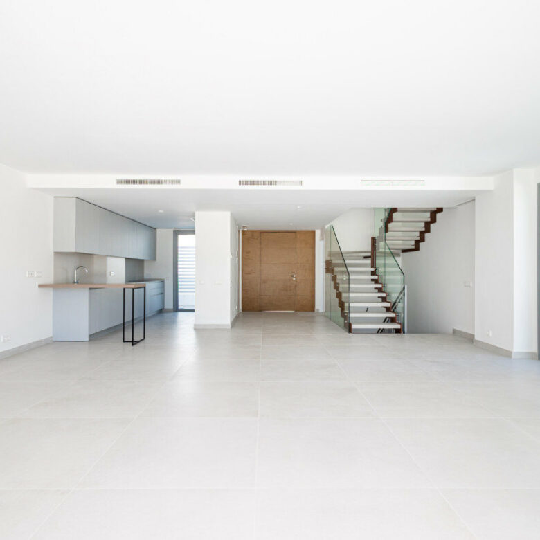 FOR SALE 🏡 Contemporary Corner Semi-Detached Villa with Private Pool and Basement – Guadalmina Alta, San Pedro de Alcántara 🇪🇸