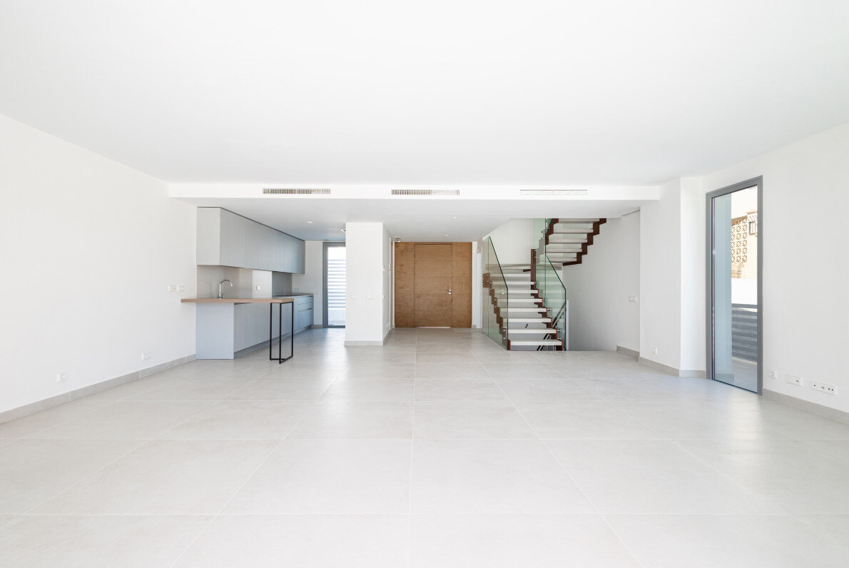 FOR SALE 🏡 Contemporary Corner Semi-Detached Villa with Private Pool and Basement – Guadalmina Alta, San Pedro de Alcántara 🇪🇸