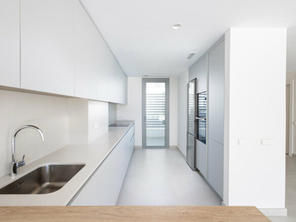 FOR SALE 🏡 Contemporary Corner Semi-Detached Villa with Private Pool and Basement – Guadalmina Alta, San Pedro de Alcántara 🇪🇸