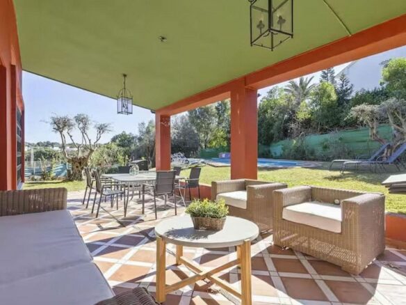 Six-bedroom villa with renovation potential in Elviria, Marbella East