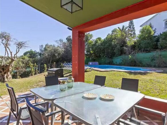 Six-bedroom villa with renovation potential in Elviria, Marbella East