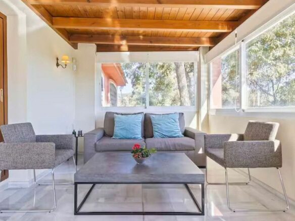 Six-bedroom villa with renovation potential in Elviria, Marbella East