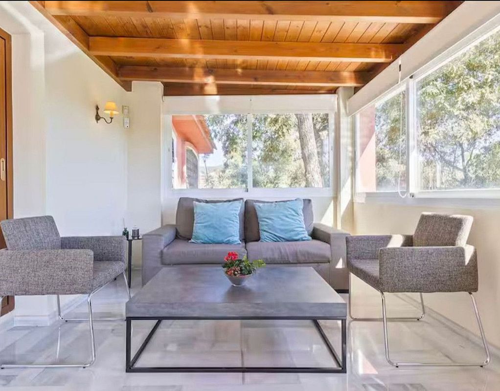 Six-bedroom villa with renovation potential in Elviria, Marbella East
