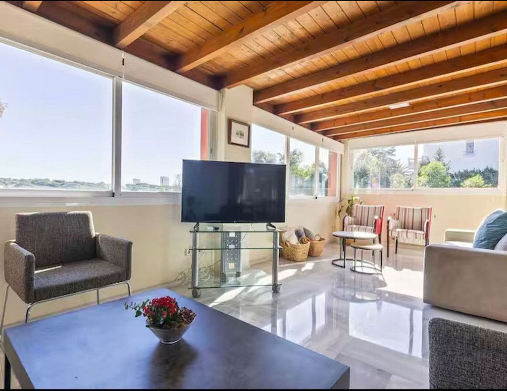Six-bedroom villa with renovation potential in Elviria, Marbella East