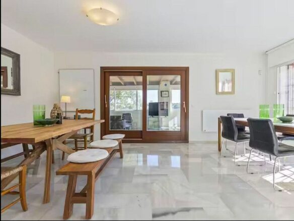 Six-bedroom villa with renovation potential in Elviria, Marbella East