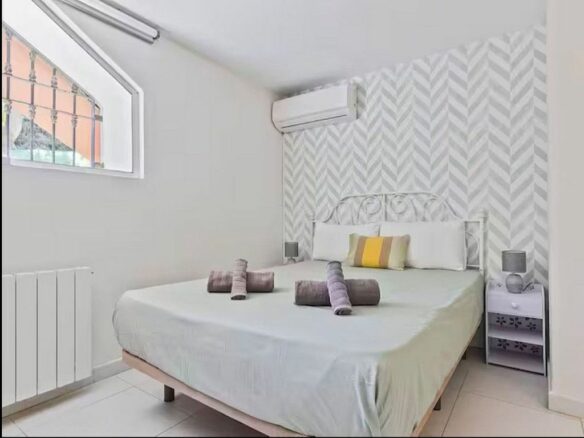 Six-bedroom villa with renovation potential in Elviria, Marbella East