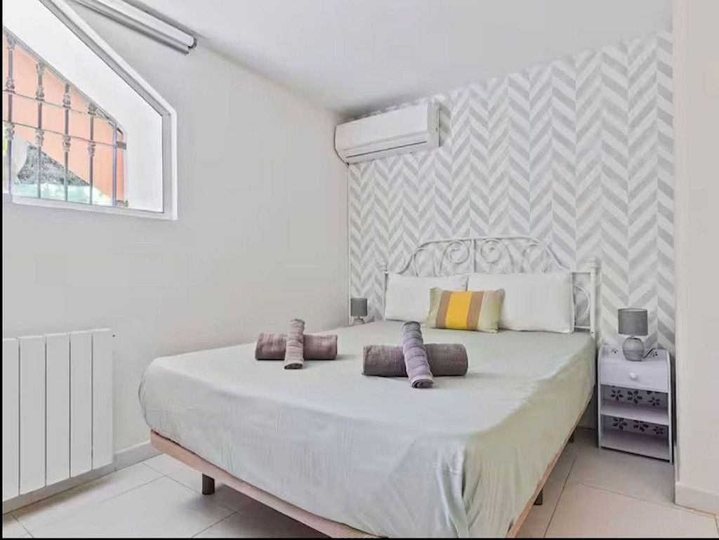 Six-bedroom villa with renovation potential in Elviria, Marbella East