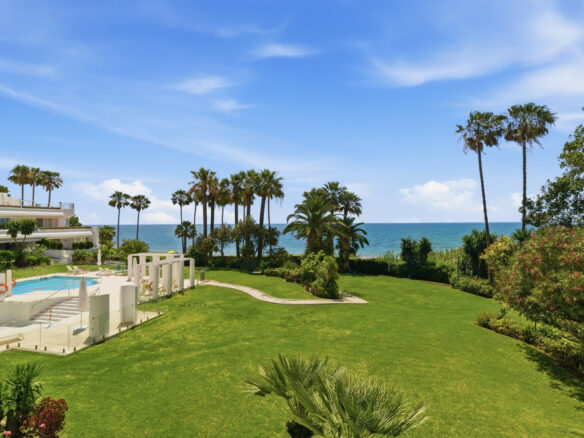 For Sale – Frontline Beach Duplex Penthouse in Estepona🇪🇸