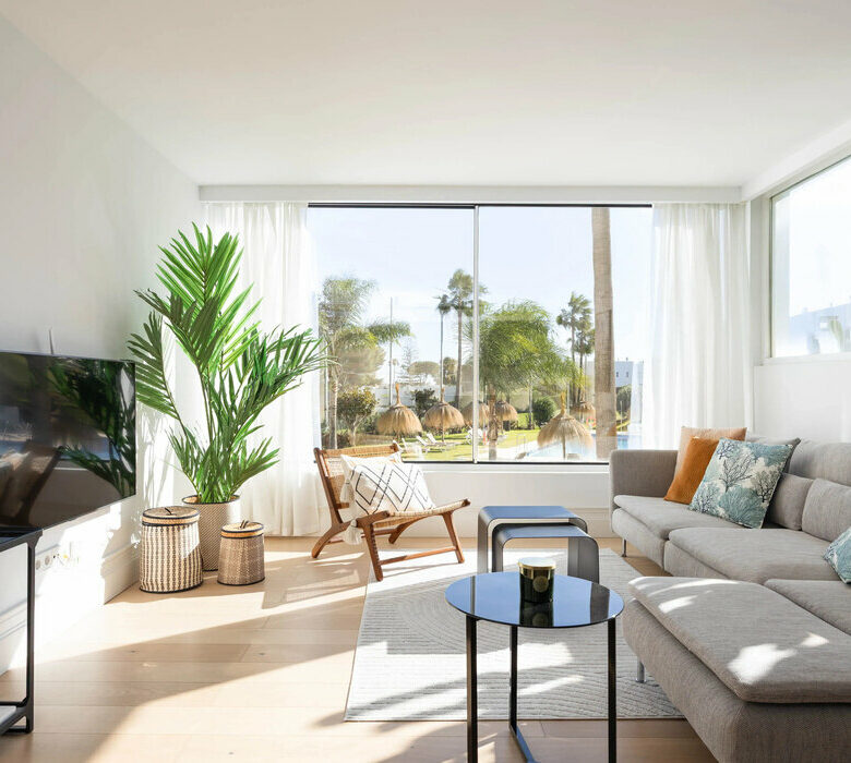 FOR SALE 🏡 Renovated Top-Floor Apartment with Golf and Sea Views – Aloha, Nueva Andalucía 🇪🇸