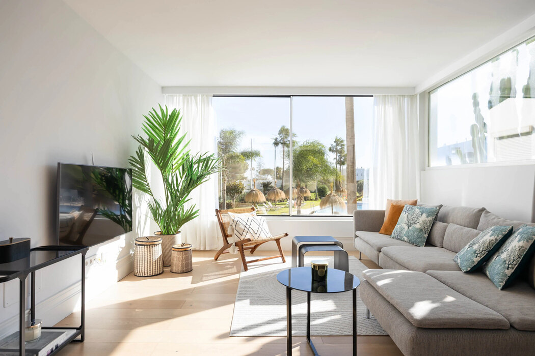 FOR SALE 🏡 Renovated Top-Floor Apartment with Golf and Sea Views – Aloha, Nueva Andalucía 🇪🇸