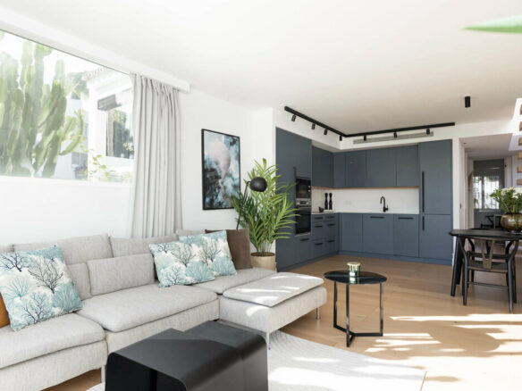 FOR SALE 🏡 Renovated Top-Floor Apartment with Golf and Sea Views – Aloha, Nueva Andalucía 🇪🇸
