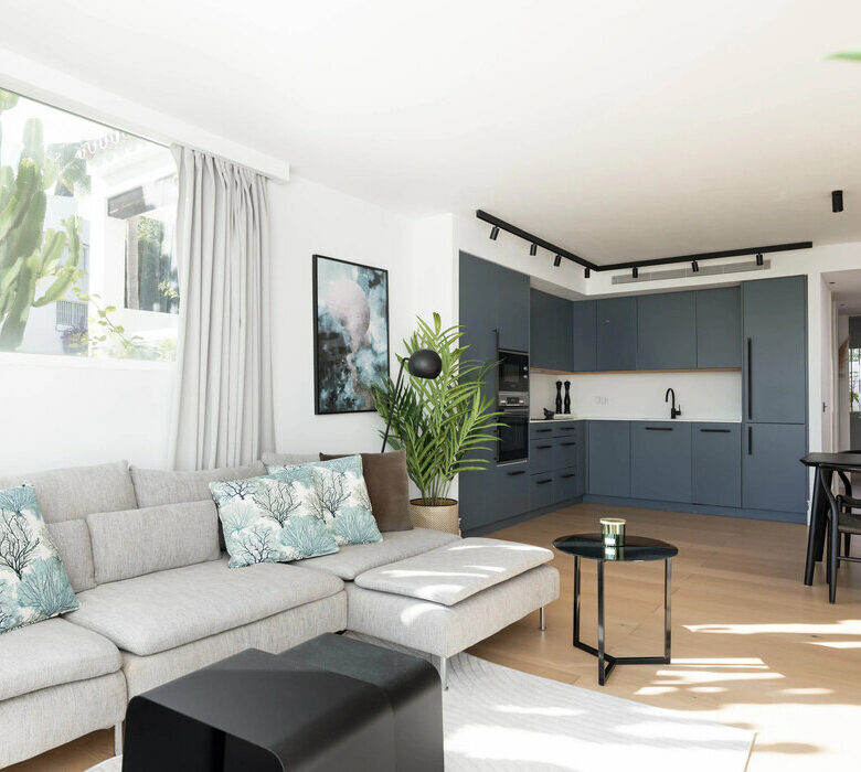 FOR SALE 🏡 Renovated Top-Floor Apartment with Golf and Sea Views – Aloha, Nueva Andalucía 🇪🇸