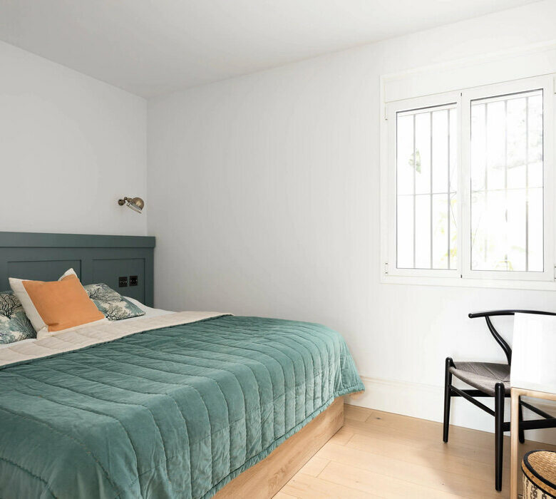 FOR SALE 🏡 Renovated Top-Floor Apartment with Golf and Sea Views – Aloha, Nueva Andalucía 🇪🇸