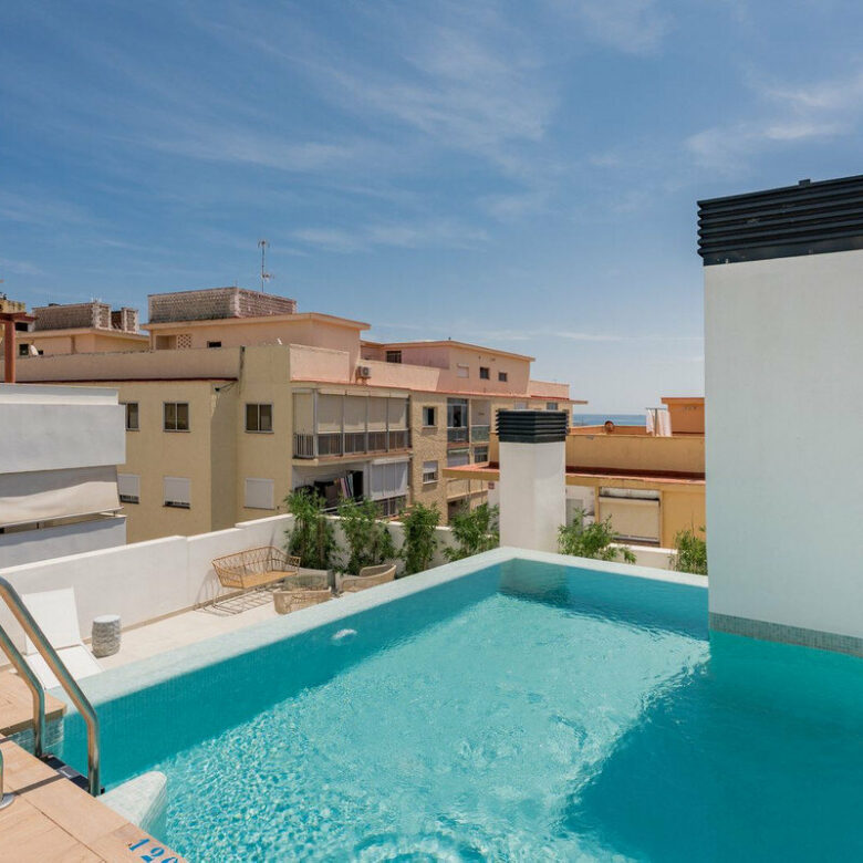FOR SALE 🏡 Top-Floor Apartment with Rooftop Pool 60 m from the Beach – Estepona Town 🇪🇸