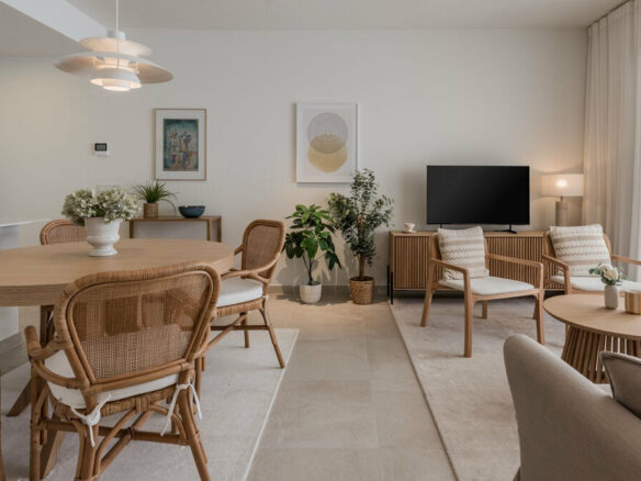 FOR SALE 🏡 Top-Floor Apartment with Rooftop Pool 60 m from the Beach – Estepona Town 🇪🇸