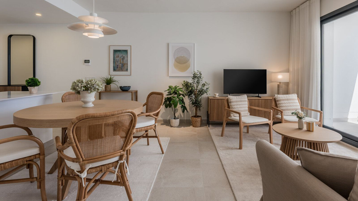 FOR SALE 🏡 Top-Floor Apartment with Rooftop Pool 60 m from the Beach – Estepona Town 🇪🇸