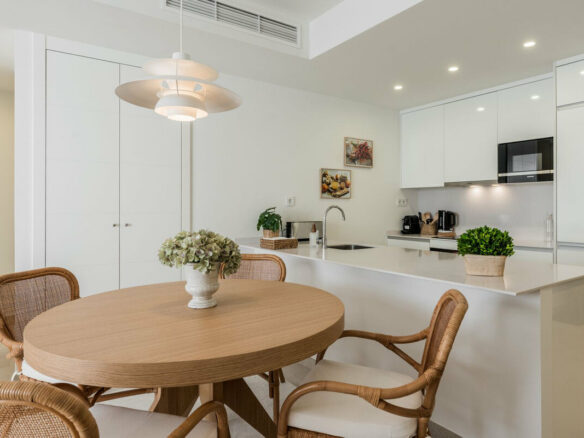 FOR SALE 🏡 Top-Floor Apartment with Rooftop Pool 60 m from the Beach – Estepona Town 🇪🇸