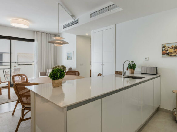 FOR SALE 🏡 Top-Floor Apartment with Rooftop Pool 60 m from the Beach – Estepona Town 🇪🇸