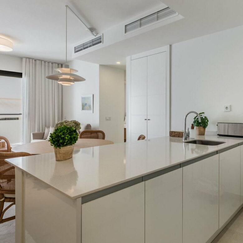 FOR SALE 🏡 Top-Floor Apartment with Rooftop Pool 60 m from the Beach – Estepona Town 🇪🇸