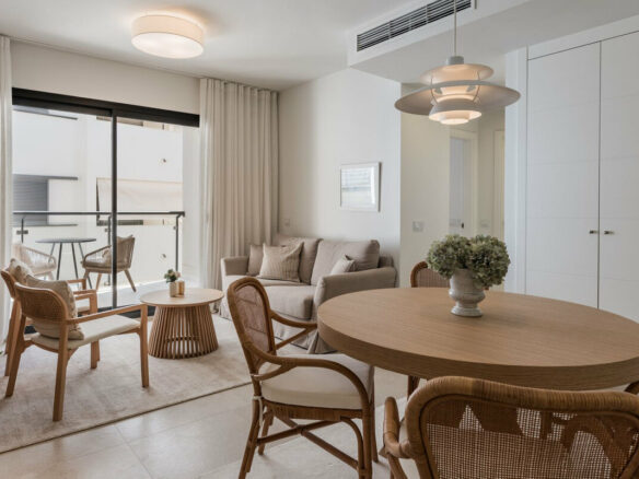 FOR SALE 🏡 Top-Floor Apartment with Rooftop Pool 60 m from the Beach – Estepona Town 🇪🇸