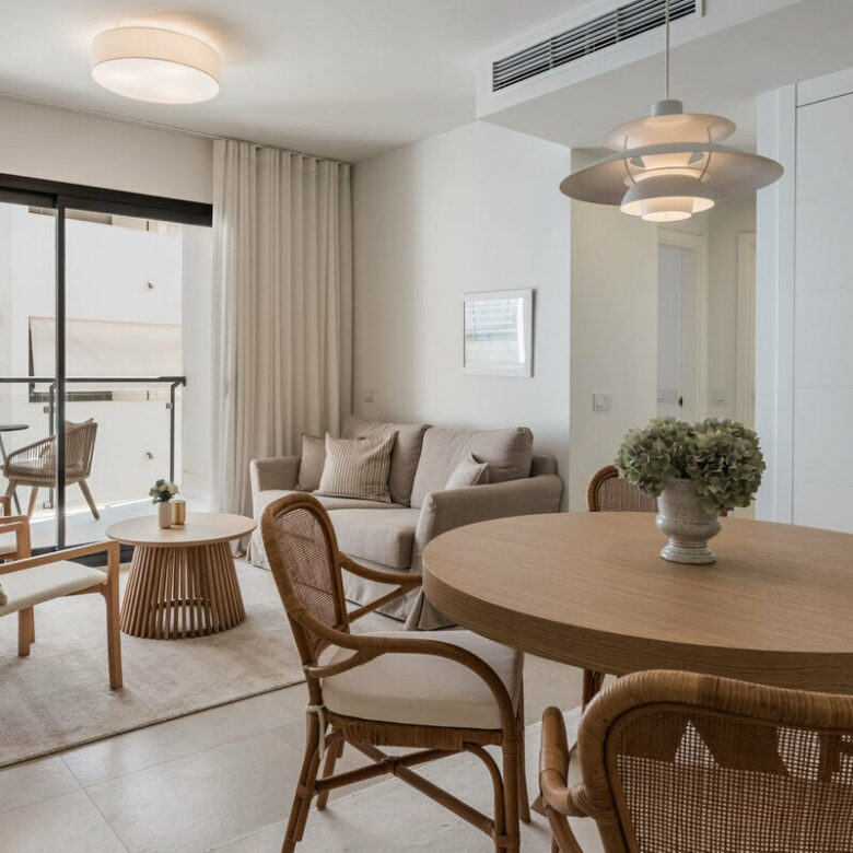 FOR SALE 🏡 Top-Floor Apartment with Rooftop Pool 60 m from the Beach – Estepona Town 🇪🇸