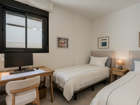 FOR SALE 🏡 Top-Floor Apartment with Rooftop Pool 60 m from the Beach – Estepona Town 🇪🇸
