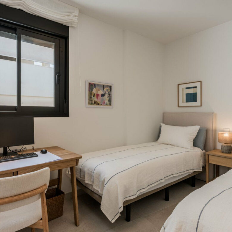 FOR SALE 🏡 Top-Floor Apartment with Rooftop Pool 60 m from the Beach – Estepona Town 🇪🇸
