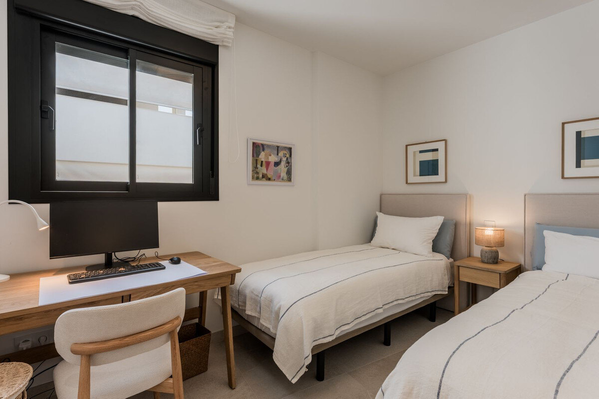 FOR SALE 🏡 Top-Floor Apartment with Rooftop Pool 60 m from the Beach – Estepona Town 🇪🇸
