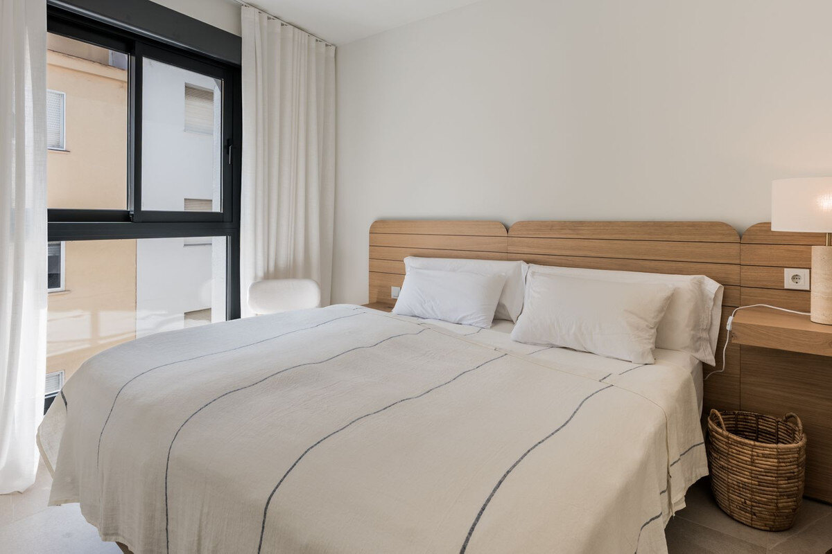 FOR SALE 🏡 Top-Floor Apartment with Rooftop Pool 60 m from the Beach – Estepona Town 🇪🇸