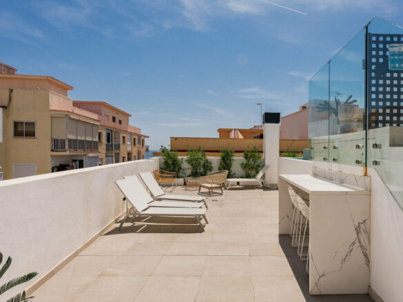 FOR SALE 🏡 Top-Floor Apartment with Rooftop Pool 60 m from the Beach – Estepona Town 🇪🇸