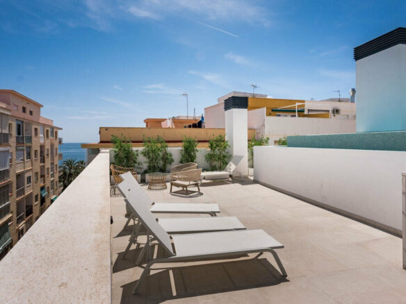 FOR SALE 🏡 Top-Floor Apartment with Rooftop Pool 60 m from the Beach – Estepona Town 🇪🇸