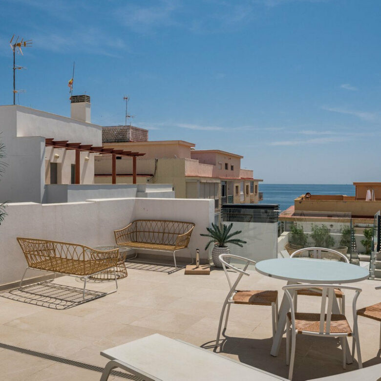 FOR SALE 🏡 Top-Floor Apartment with Rooftop Pool 60 m from the Beach – Estepona Town 🇪🇸
