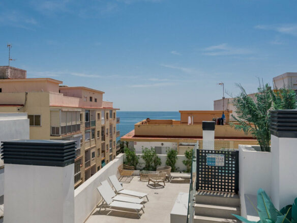 FOR SALE 🏡 Top-Floor Apartment with Rooftop Pool 60 m from the Beach – Estepona Town 🇪🇸