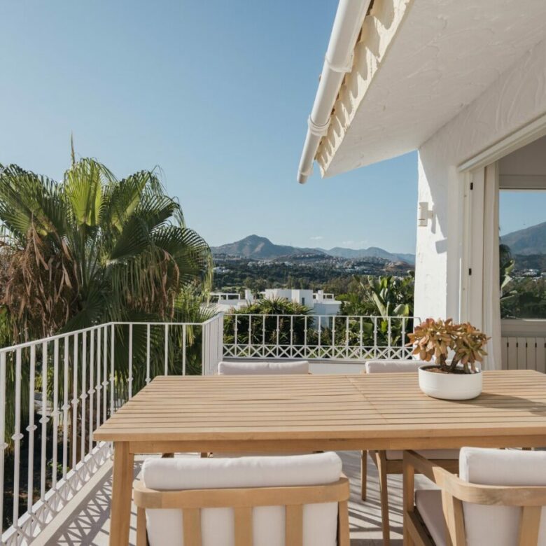 FOR SALE 🏡 Renovated Two-Bedroom Townhouse with Three Terraces and Golf Views – Atalaya, New Golden Mile 🇪🇸