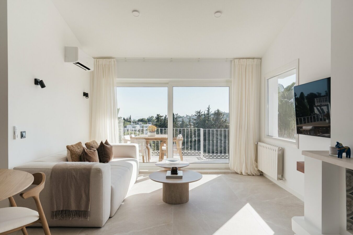 FOR SALE 🏡 Renovated Two-Bedroom Townhouse with Three Terraces and Golf Views – Atalaya, New Golden Mile 🇪🇸