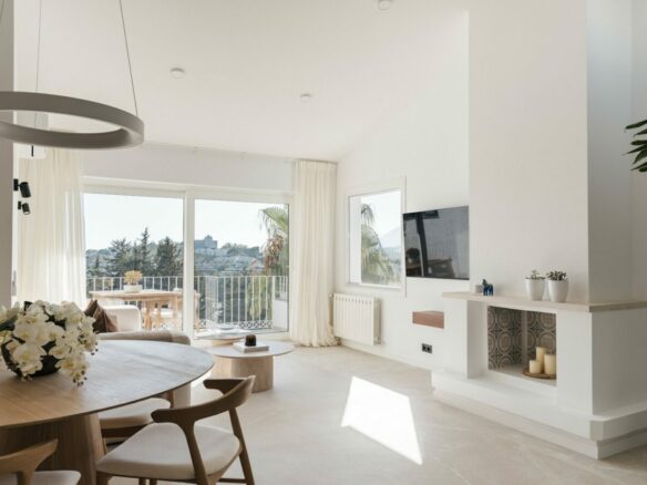 FOR SALE 🏡 Renovated Two-Bedroom Townhouse with Three Terraces and Golf Views – Atalaya, New Golden Mile 🇪🇸