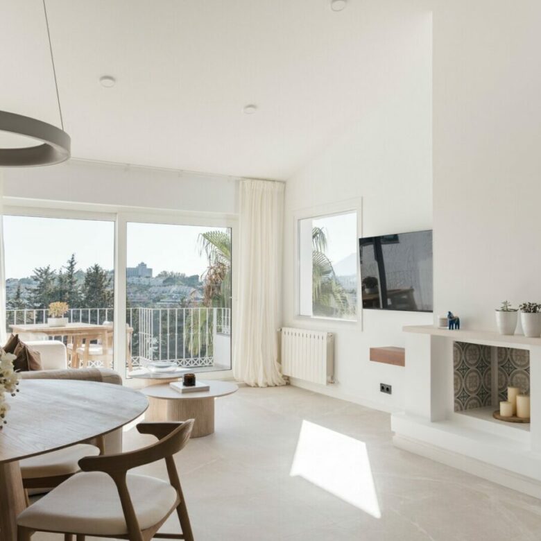 FOR SALE 🏡 Renovated Two-Bedroom Townhouse with Three Terraces and Golf Views – Atalaya, New Golden Mile 🇪🇸