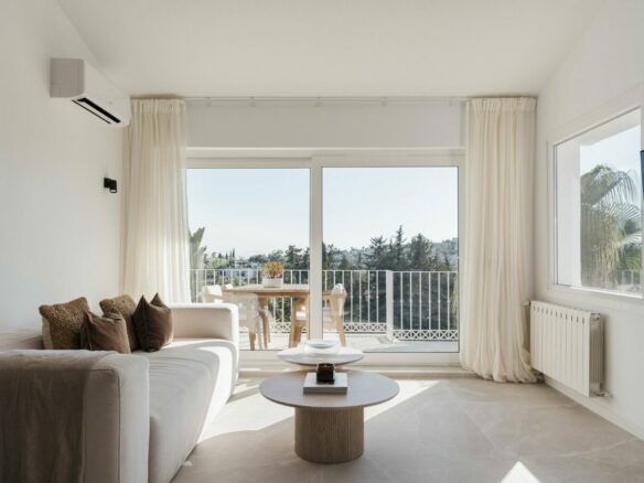 FOR SALE 🏡 Renovated Two-Bedroom Townhouse with Three Terraces and Golf Views – Atalaya, New Golden Mile 🇪🇸