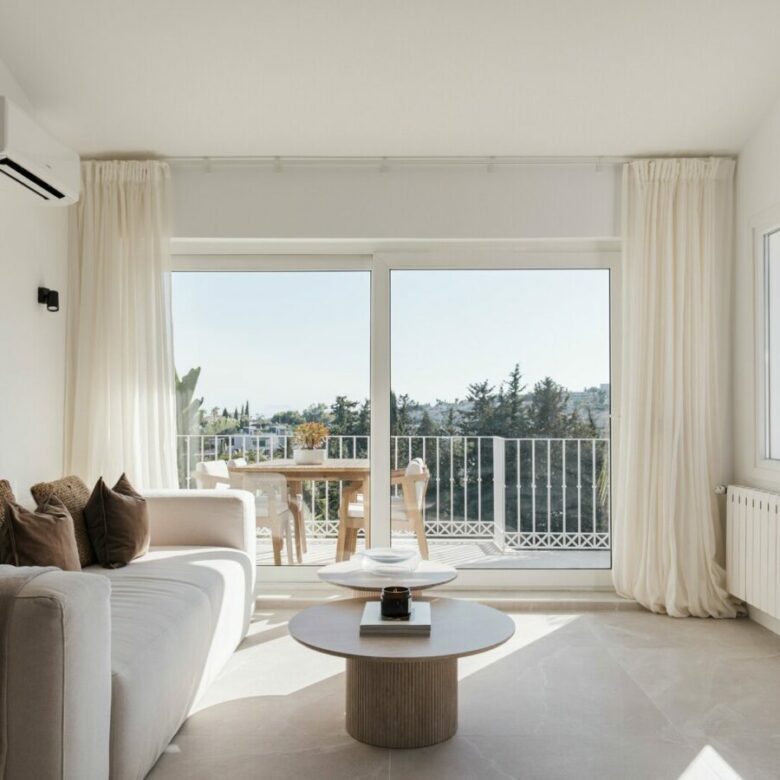 FOR SALE 🏡 Renovated Two-Bedroom Townhouse with Three Terraces and Golf Views – Atalaya, New Golden Mile 🇪🇸