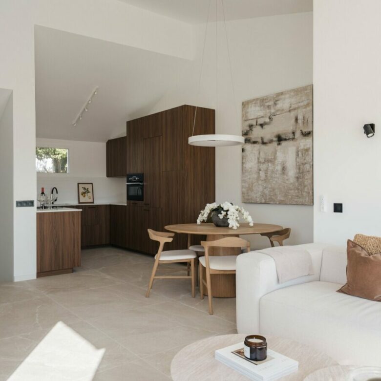 FOR SALE 🏡 Renovated Two-Bedroom Townhouse with Three Terraces and Golf Views – Atalaya, New Golden Mile 🇪🇸