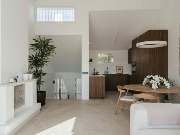 FOR SALE 🏡 Renovated Two-Bedroom Townhouse with Three Terraces and Golf Views – Atalaya, New Golden Mile 🇪🇸