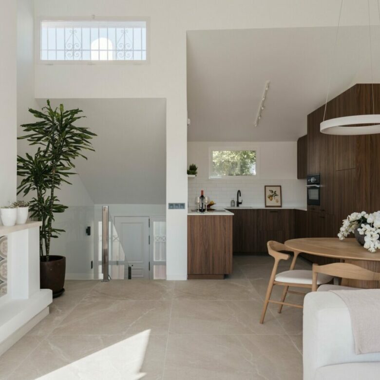 FOR SALE 🏡 Renovated Two-Bedroom Townhouse with Three Terraces and Golf Views – Atalaya, New Golden Mile 🇪🇸