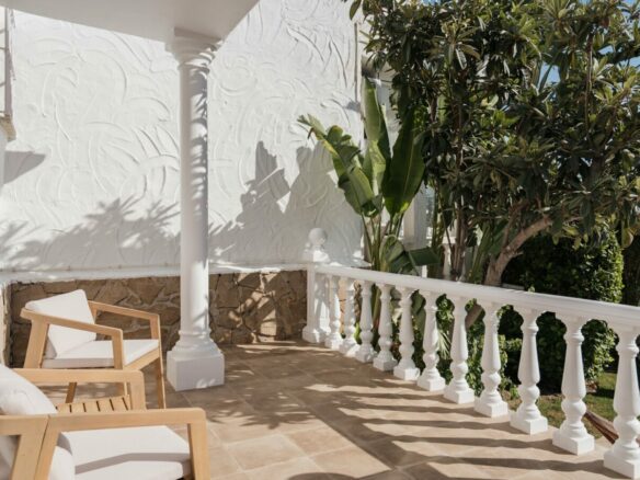 FOR SALE 🏡 Renovated Two-Bedroom Townhouse with Three Terraces and Golf Views – Atalaya, New Golden Mile 🇪🇸